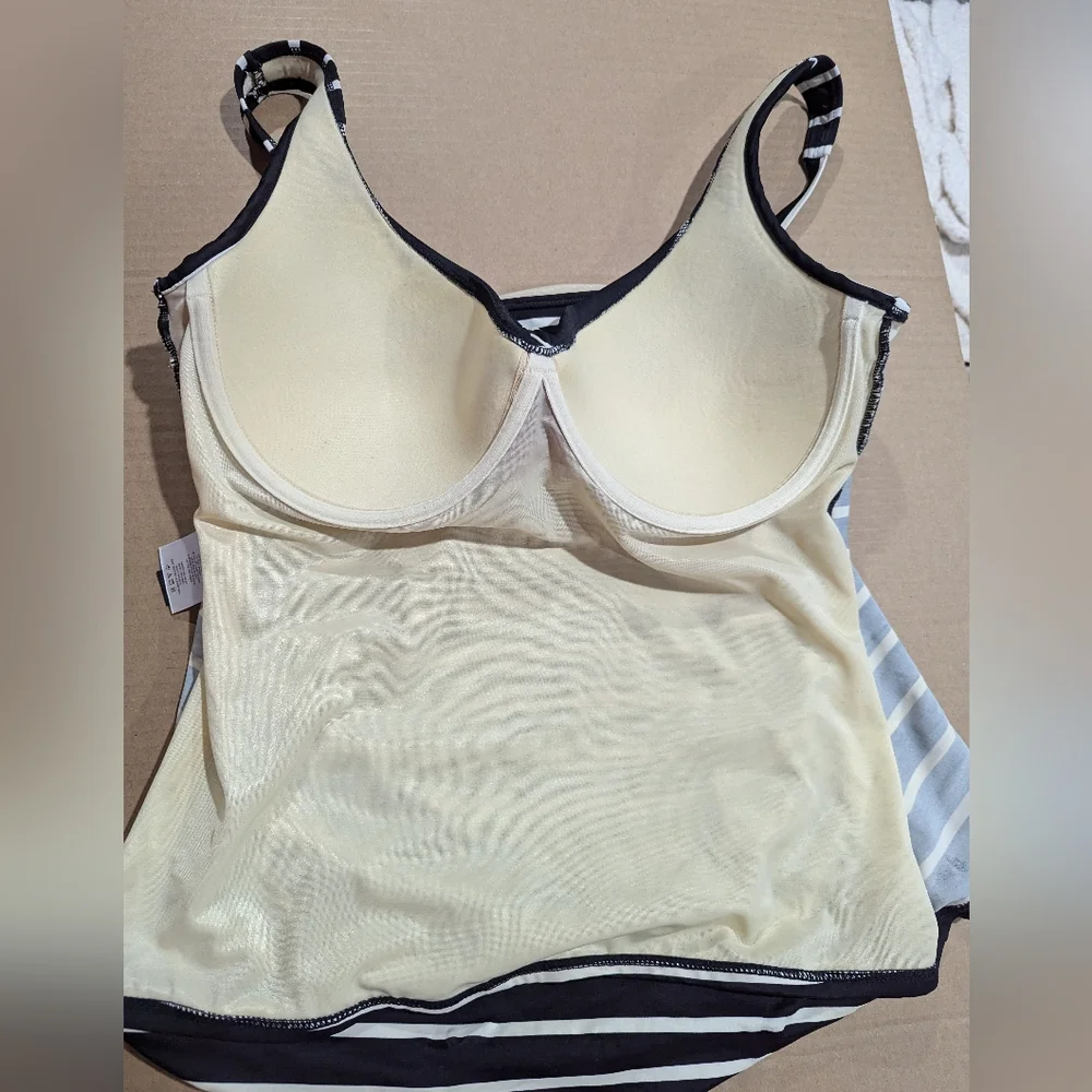 Talbots Tankini Swim Top Black & White Stripe Underwire Size 16 *see description